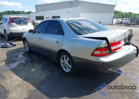 2001 Lexus Es 300 from USA, damaged, VIN JT8BF28GX10338641